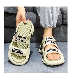 Detaillierte Ansicht der rutschfesten Herren-Sport-Sandalen mit dicker Sohle in Beige
