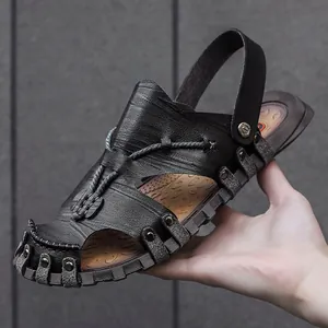 Hochwertige schwarze Leder-Sandalen für Herren für bequemen Sommerstrand und Fahrt