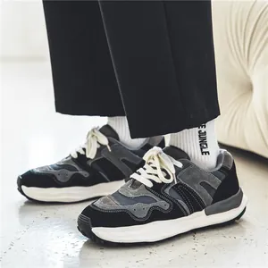 Niche Japanese style men's casual sneakers with thick dissolved sole in black and grey