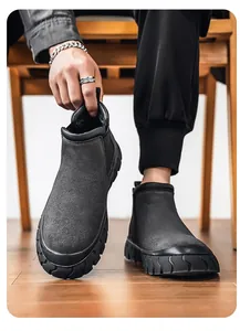 Détail de bottines Martin pour hommes gris foncé sans lacets avec semelle épaisse