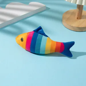 Giocattolo per gatti a forma di pesce colorato con erba gatta in peluche