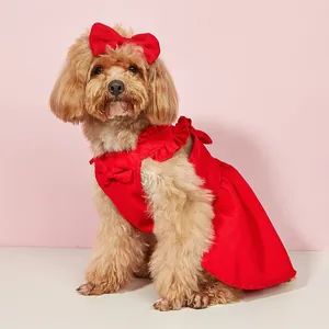 Schattige rode prinsessenjurk voor honden met bijpassende strik voor kleine rassen