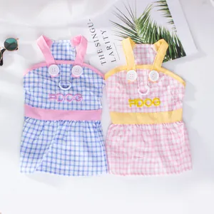 Simpatico set di vestiti a scacchi per cani in rosa e blu con ricamo DOG decorativo
