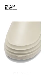 Detalle de alta calidad que muestra la textura impermeable de estos zapatos de chef crema.