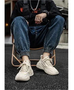 Beigefarbene Chunky Sneaker mit dicker Zahnradsohle und atmungsaktivem Strickobermaterial
