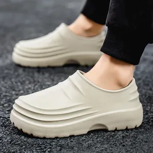 Waterdichte antislip beige chef-kok werkschoenen voor professioneel keukengebruik