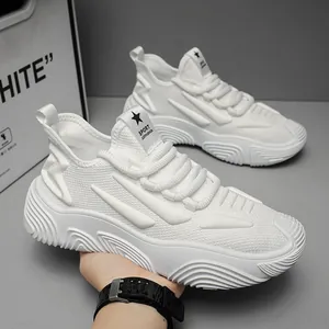 Weiße atmungsaktive Mesh-Chunky-Sneaker mit dicker Sohle für Outdoor-Trends