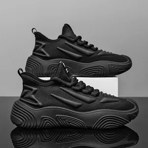Atmungsaktive, schwarze Fly-Knit Chunky Sneaker mit einer dicken Sohle im mechanischen Design