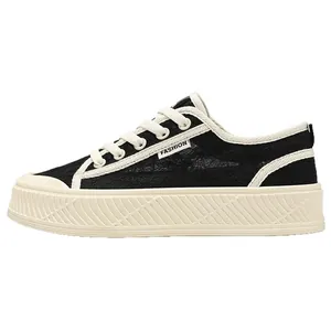 Elegante ademende zwarte kant platform sneakers voor dames met dikke crème zool