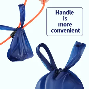 Dettaglio del manico del sacchetto blu per deiezioni canine, design facile da legare