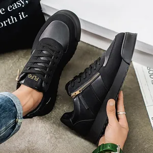 Zapatillas de plataforma negras para hombre con acabado de ante y cremallera dorada