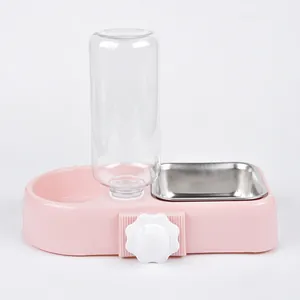 Vista dettagliata dell'abbeveratoio e mangiatoia automatica rosa con ciotola in acciaio