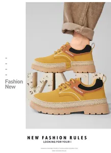 Vista dettagliata di scarpe casual platform gialle retrò con suola in corda intrecciata