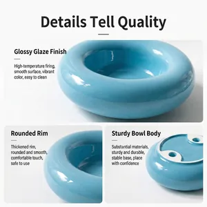 Cuenco de cerámica para mascotas con forma de bagel en azul claro con esmalte
