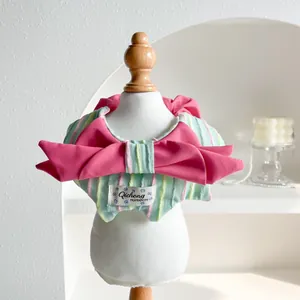 Bavaglino Decorativo per Animali Domestici Con Dolce Fiocco Bordo a Petalo a Righe Zaino Trasportino Anteriore in Rete per Cani e Gatti Piccoli