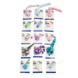 Set assortito di giocattoli di peluche per gatti con erba gatta e campanelli a forma di topo