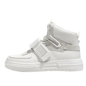 Sneakers platform mid-top total white di alta qualità con eleganti cinturini regolabili.
