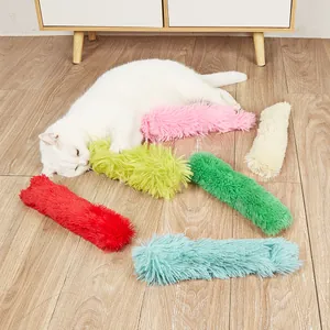 Bunte Plüsch-Katzenminze-Spielzeuge zum Kauen und Zähneputzen für Katzen in häuslicher Umgebung