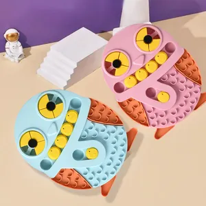 Jouet interactif de puzzle pour chien en forme de pingouin bleu et rose design