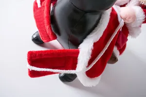 Λεπτομέρεια από βελούδινη χριστουγεννιάτικη στολή κατοικιδίου με βέλκρο