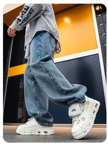 Eleganti sneaker bianche punk con zeppa, anelli metallici e grandi suole spesse