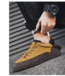 Modieuze mosterdgele outdoor werksneakers voor heren met dikke zolen en getextureerd leer