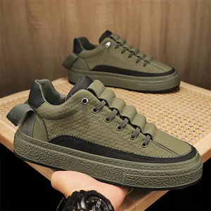 Heren olijfgroene casual skateschoenen met dikke zool en gestructureerd ontwerp voor buiten