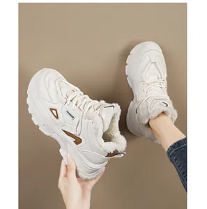 Baskets compensées blanches d'hiver avec doublure en fourrure chaude pour femmes