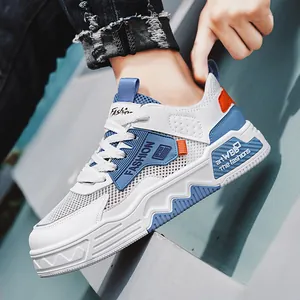Sneaker casual da uomo in mesh bianco e blu con un design alla moda in stile street
