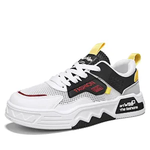 Sneakers da uomo bianche in mesh traspirante stile street fashion, modello 2024