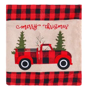 Funda de cojín Feliz Navidad con camión de cuadros rojos y abetos