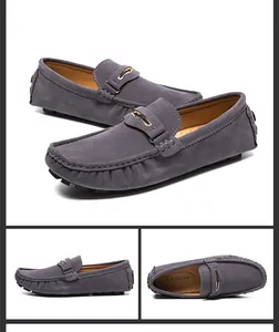 Vues détaillées multi-angles de mocassins pour hommes en daim gris avec boucle dorée