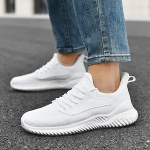 Weiße, atmungsaktive Fly-Knit-Chunky-Sneaker mit dicker Sohle für den Outdoor-Bereich