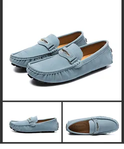 Gros plan de mocassins en daim bleu clair pour hommes sous trois angles différents