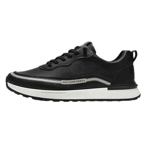 Sneakers basse professionali in pelle nera martellata con suola bianca a contrasto