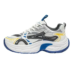 Zapatillas deportivas chunky de malla para hombre en blanco, plata y azul para diario.