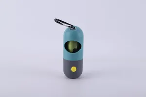 Tragbarer LED-Kotbeutelspender für Haustiere mit Karabiner und grüner Nachfüllrolle