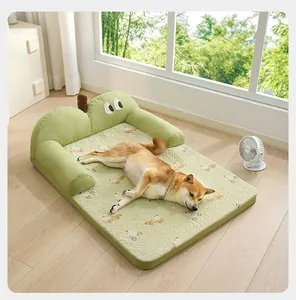 Schattig huisdierbed in avocadovorm met koelmat voor honden en katten in lichte kamer