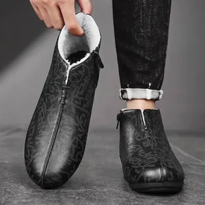 Schwarze Graffiti-Herren-Schneestiefel mit sehr dickem, warmem weißem Fleecefutter.