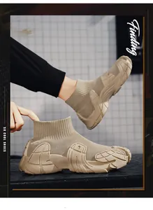 Λεπτομερής άποψη από χακί πλεκτά sneakers με χοντρή σόλα και έντονη ανάγλυφη υφή.