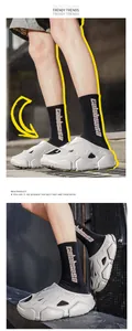 Detailansicht von Unisex-Mecha-Slides mit weichen, dicken Sohlen für den Sommerurlaub