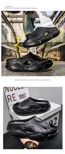 Detailansicht schwarzer Mecha-Sandalen mit futuristischem Design und dicker Sohle