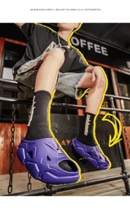 Detaillierte Ansicht violetter Mecha-Sandalen mit futuristischem, klobigem Sohlendesign.