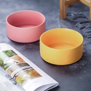 Ciotole minimaliste in ceramica per gatti in rosa e giallo con finitura opaca di qualità