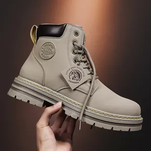 Bota de trabajo clásica de cuero gris claro de 7 ojales para hombre con suela robusta