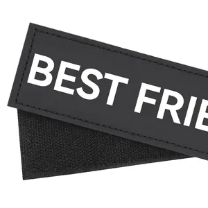 Nahaufnahme schwarzer Best Friend Klett-Patch für Hunde-Brustgeschirre