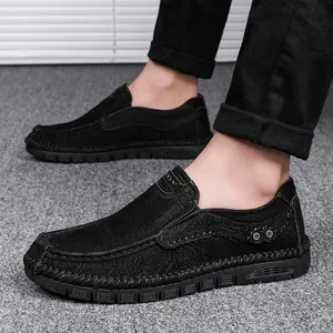Klassieke heren loafers van zwart echt leer met handgestikte details en zachte zolen