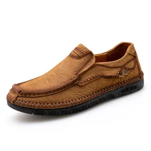Handgestikte herenloafers van eersteklas rundleer met zachte zool in bruine kleur.