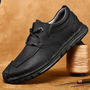 Zwarte lederen outdoor casual werkschoenen voor heren met decoratieve stiksels