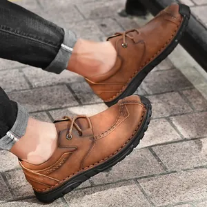 Duurzame bruine heren vrijetijdsschoenen voor buiten met veters en antislip rubberen zool